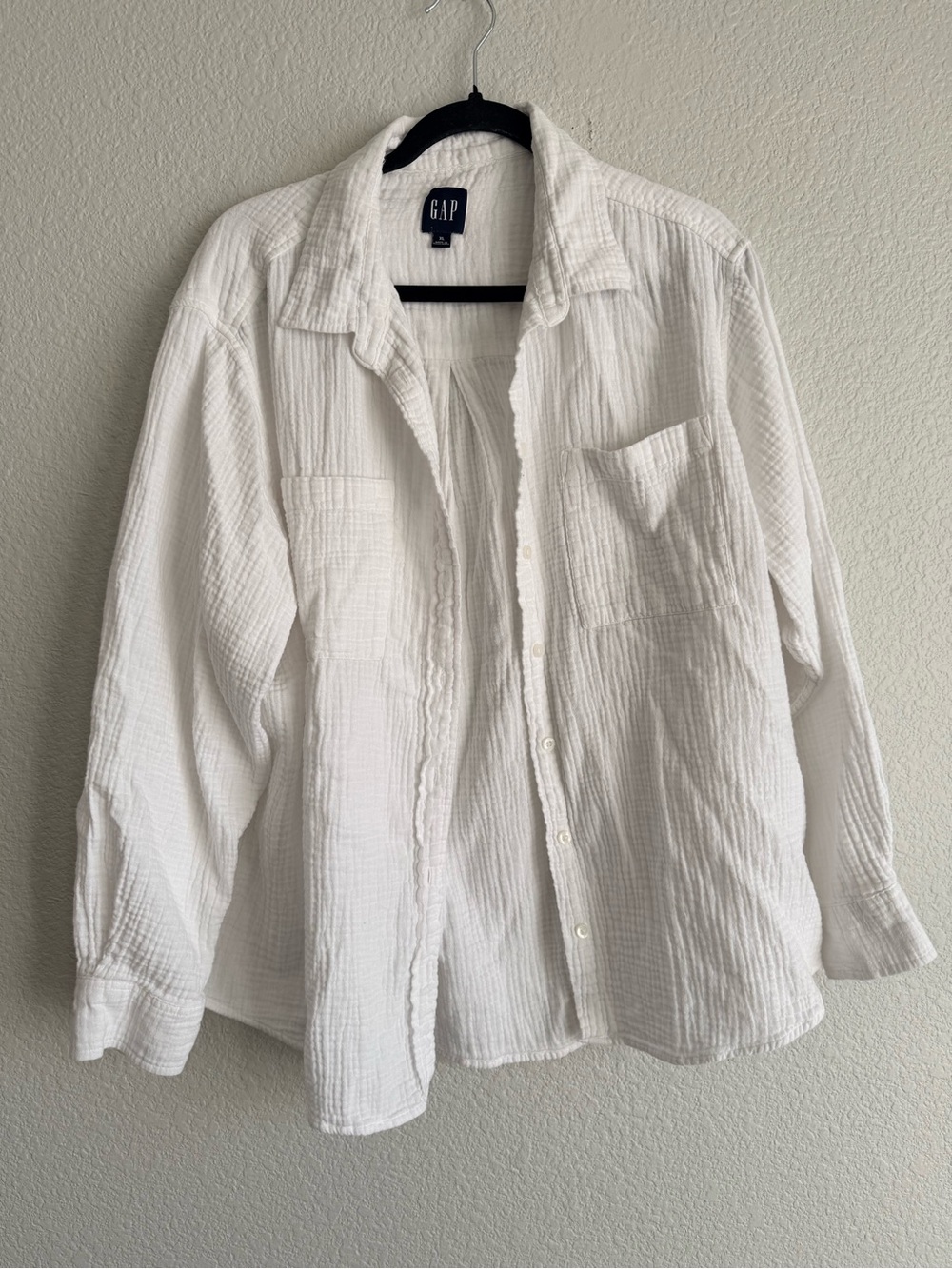 GAP White Gauze Button-Up Shirt XL perfect for those beach days 100% cotton